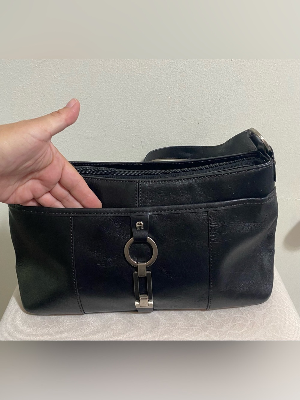 Etienne Aigner Black Leather Shoulder Bag with Silver Hardware - Picture 4 of 16